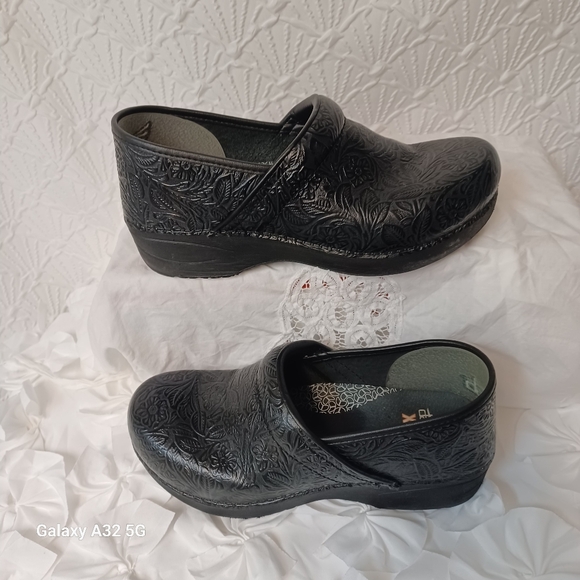 Dansko Black Professional Clogs with Non-Slip Sole Size 41 - Picture 5 of 13